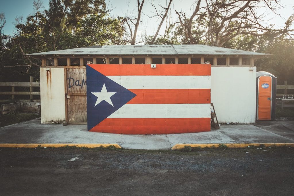 Diseño de páginas web en Puerto Rico 6 Un mural con una bandera de Puerto Rico.